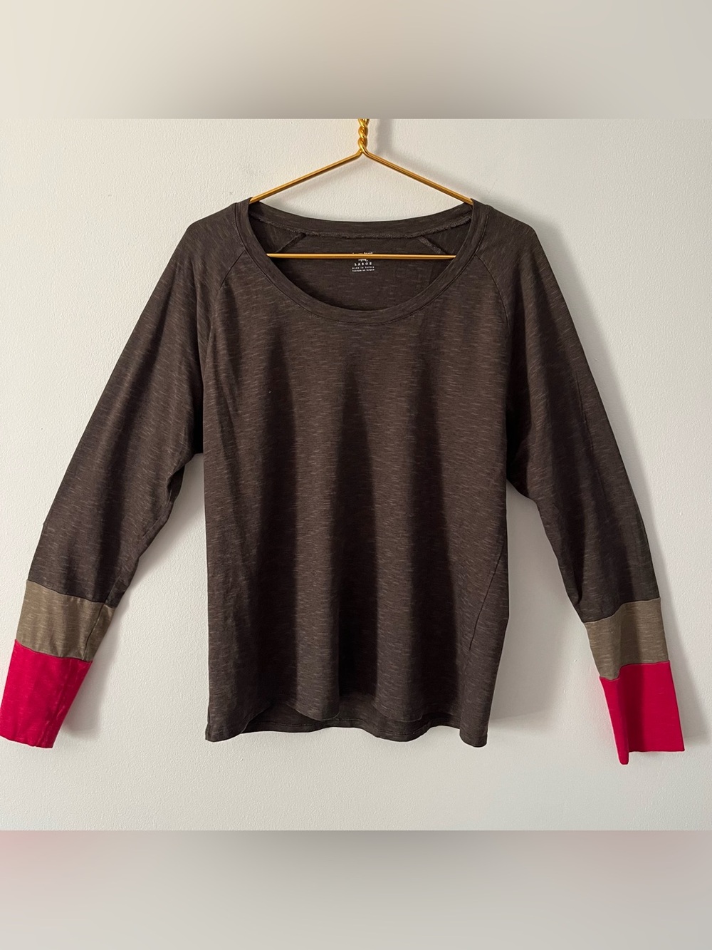 Horny Toad Carmina  Raglan Tee Brown Long Sleeve Top  Red & Tan Cuff Accent L